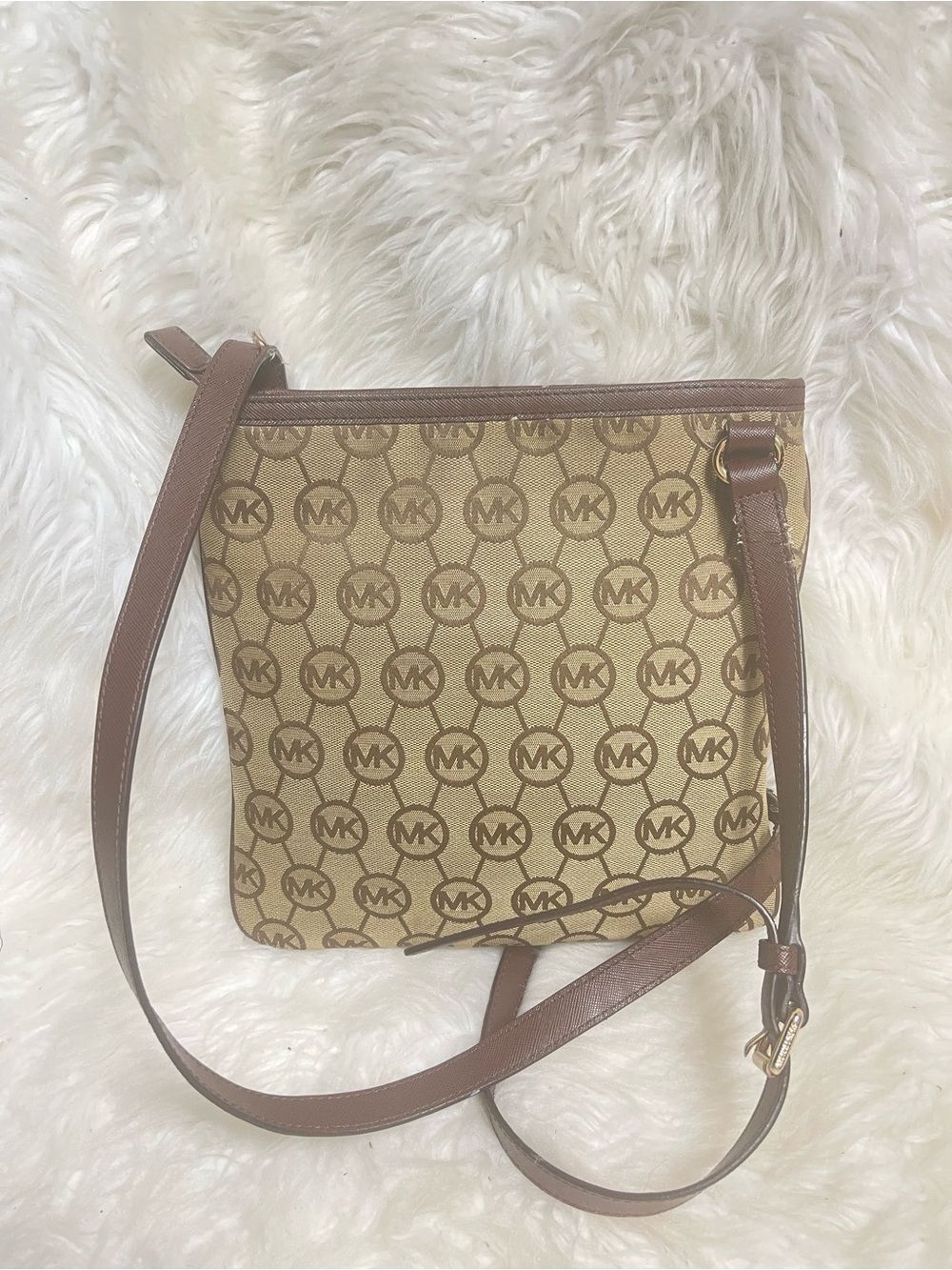 Michael Kors Tan/Brown MK Signature Crossbody Shoulder Bag gold tone hardwares. - Picture 2 of 9